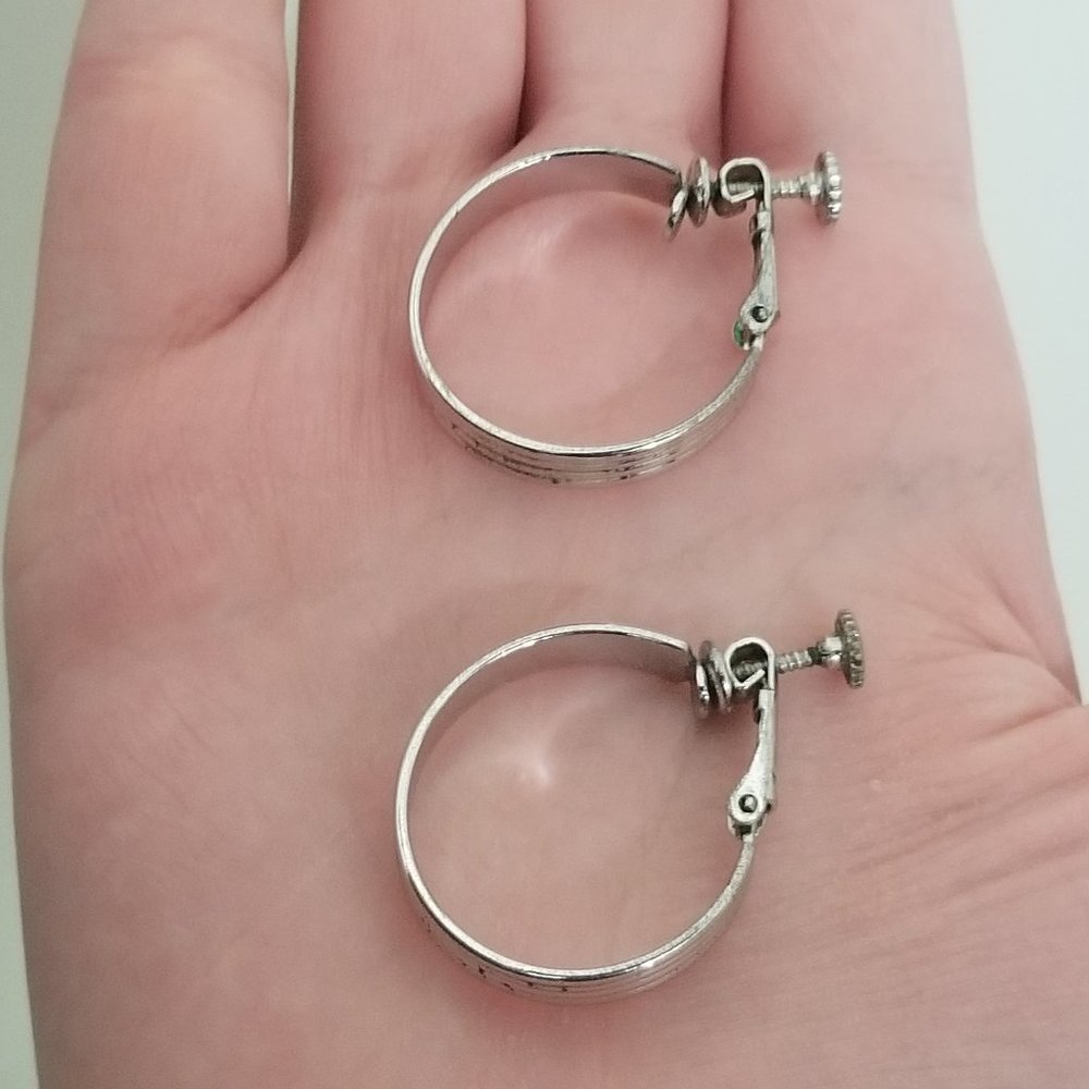 vtg Napier silvertone screwback hoop earrings w hinge - Picture 9 of 13